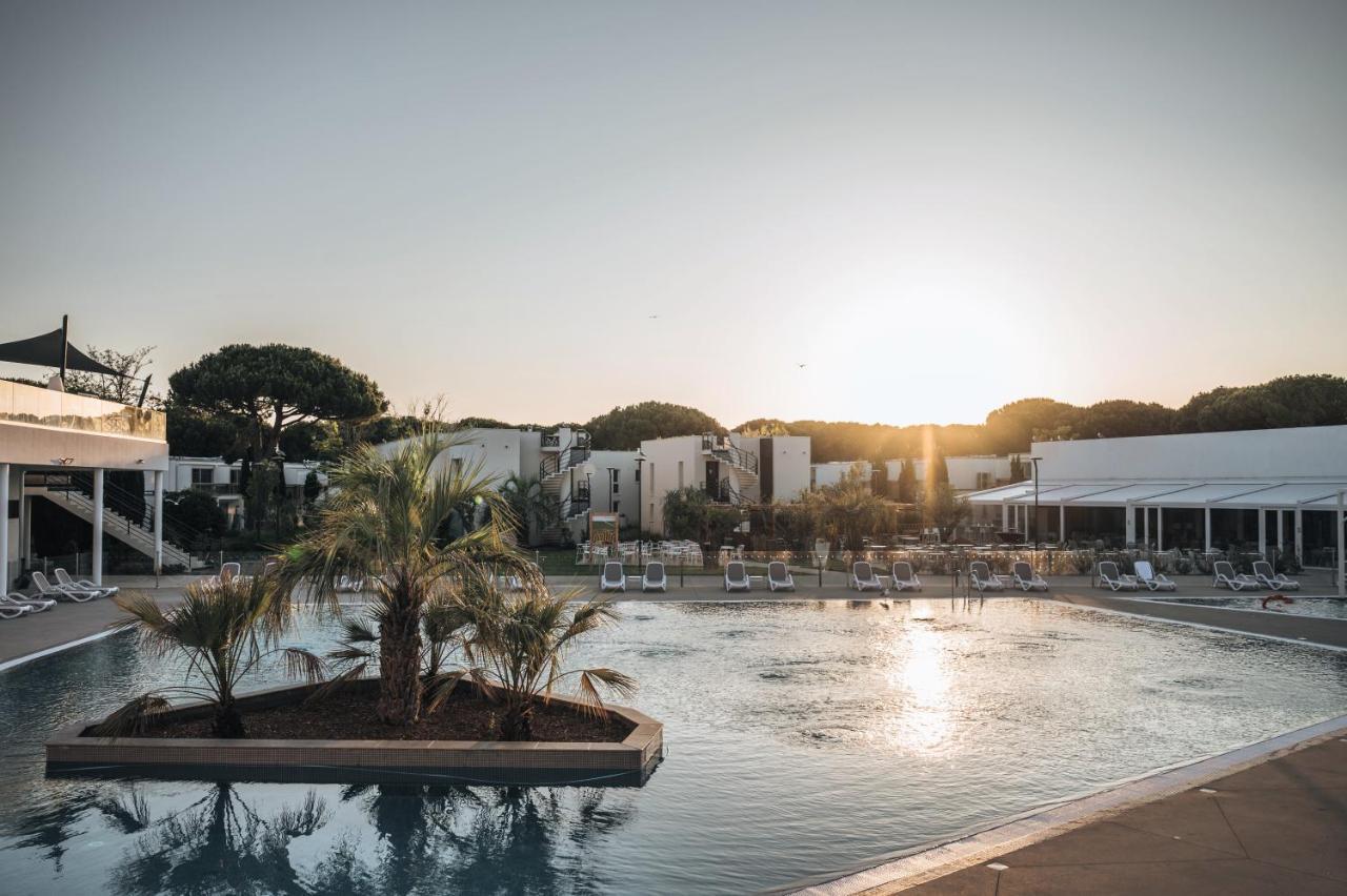 Отель Belambra Clubs Port Camargue - Les Salins Ле-Гро-дю-Руа Экстерьер фото